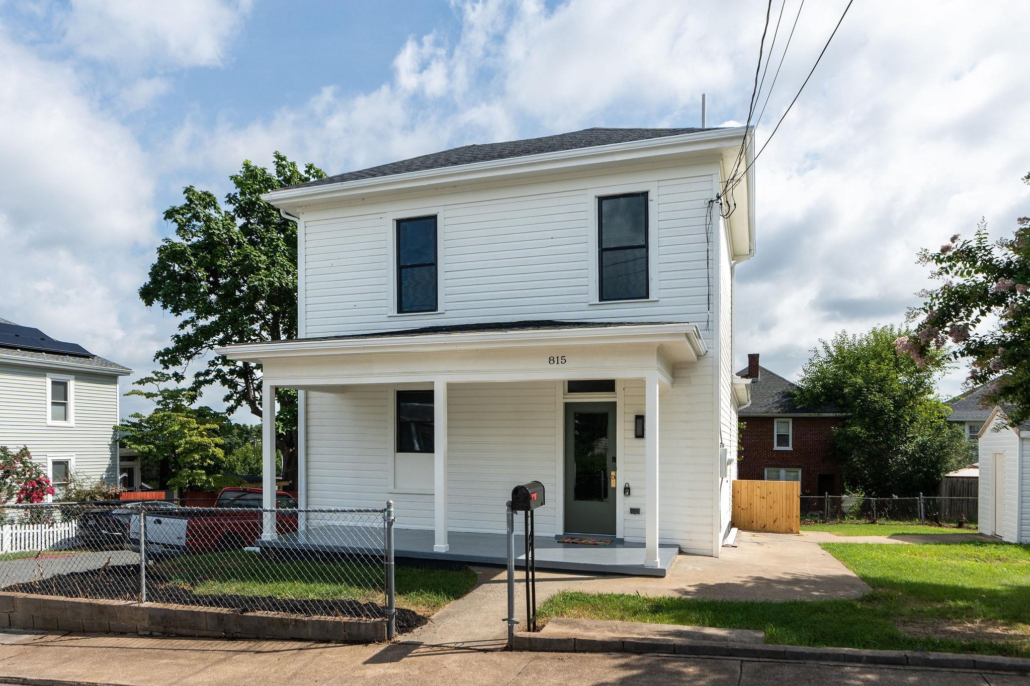 815 SUDBURY ST, STAUNTON, Virginia 24401, 3 Bedrooms Bedrooms, ,2 BathroomsBathrooms,Residential,815 SUDBURY ST,667358 MLS # 667358