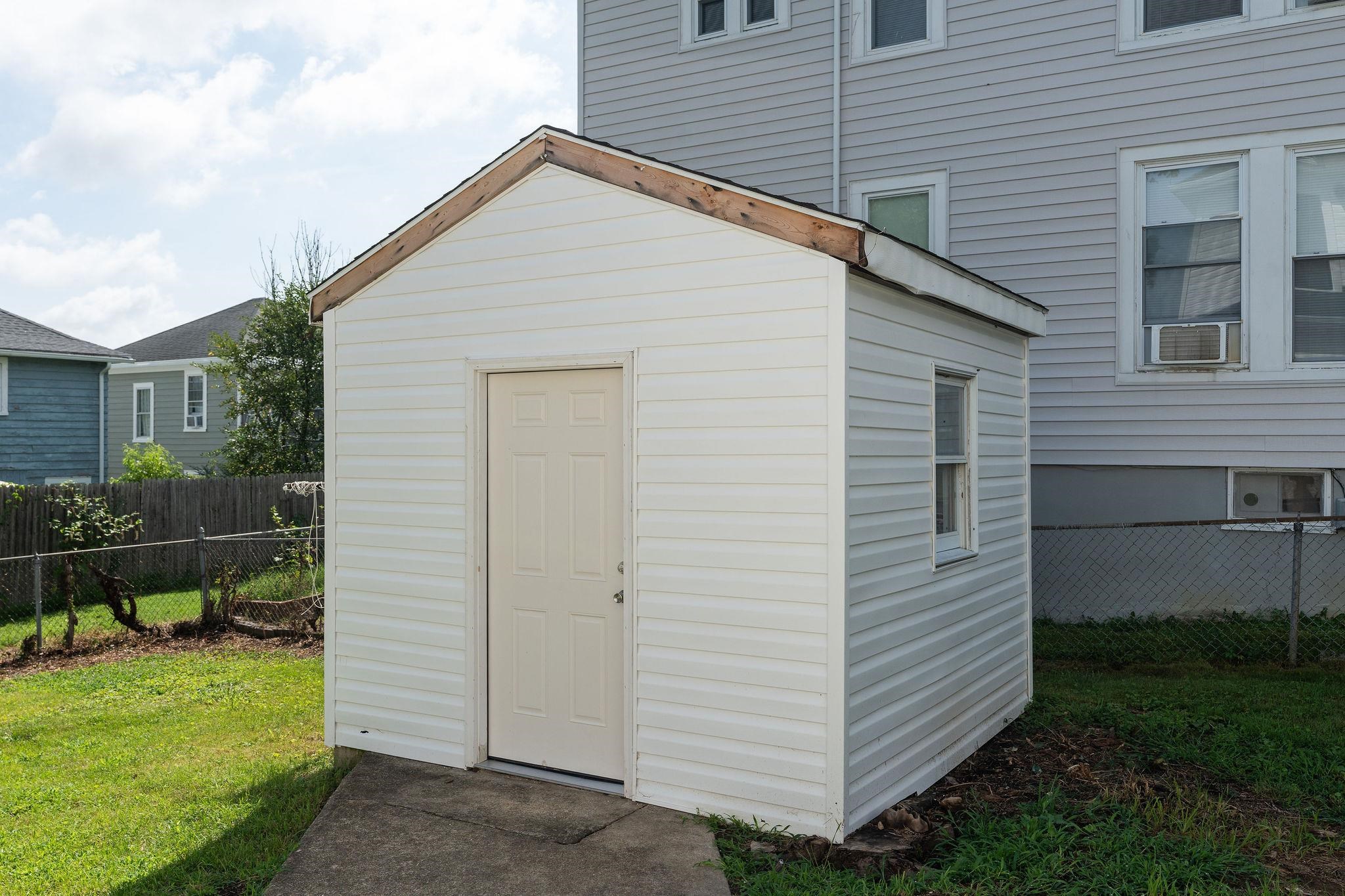 815 SUDBURY ST, STAUNTON, Virginia 24401, 3 Bedrooms Bedrooms, ,2 BathroomsBathrooms,Residential,815 SUDBURY ST,667358 MLS # 667358