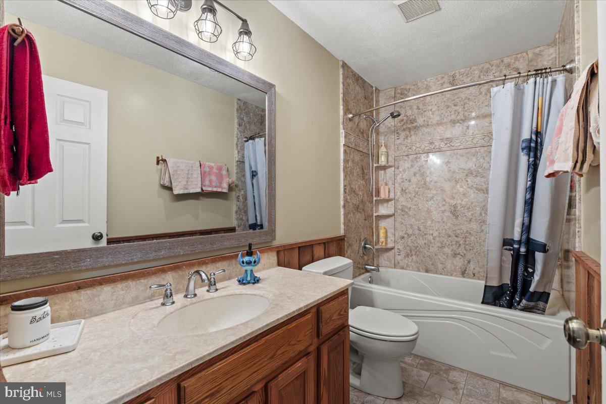 18299 RAGTOP RD, JEFFERSONTON, Virginia 22724, 4 Bedrooms Bedrooms, ,3 BathroomsBathrooms,Residential,For sale,18299 RAGTOP RD,VACU2010928 MLS # VACU2010928