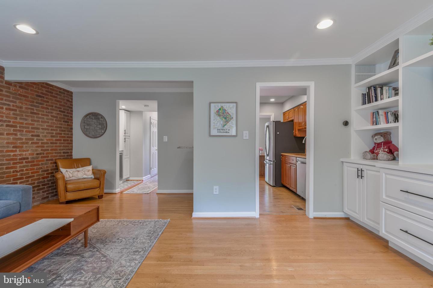 3048 SUGAR LN, VIENNA, Virginia 22181, 4 Bedrooms Bedrooms, ,3 BathroomsBathrooms,Residential,For sale,3048 SUGAR LN,VAFX2254532 MLS # VAFX2254532