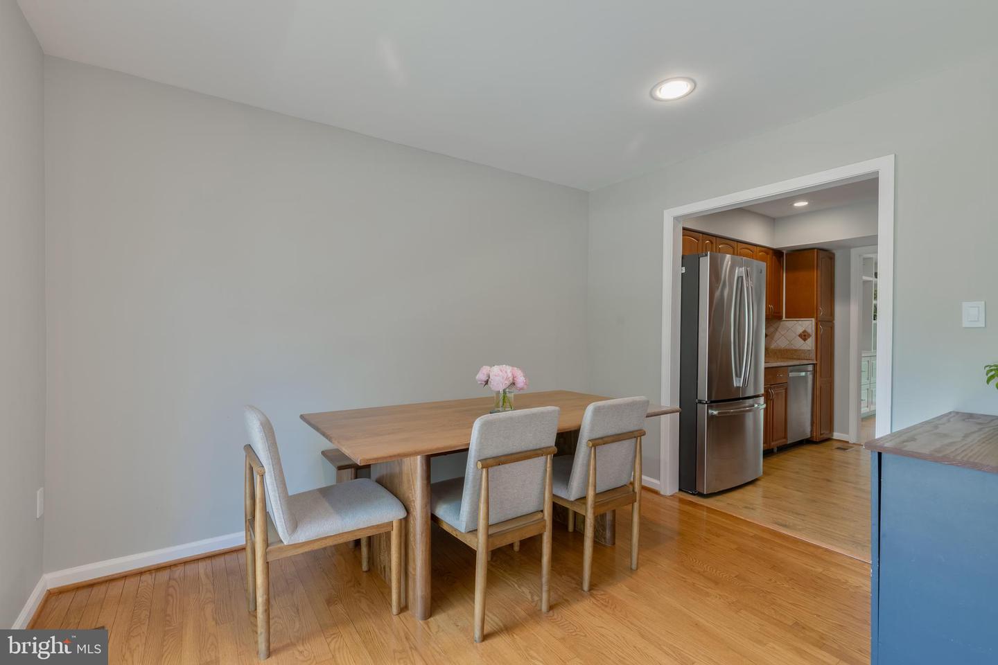 3048 SUGAR LN, VIENNA, Virginia 22181, 4 Bedrooms Bedrooms, ,3 BathroomsBathrooms,Residential,For sale,3048 SUGAR LN,VAFX2254532 MLS # VAFX2254532