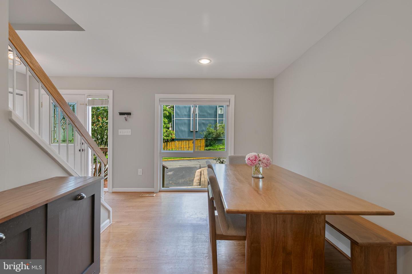 3048 SUGAR LN, VIENNA, Virginia 22181, 4 Bedrooms Bedrooms, ,3 BathroomsBathrooms,Residential,For sale,3048 SUGAR LN,VAFX2254532 MLS # VAFX2254532