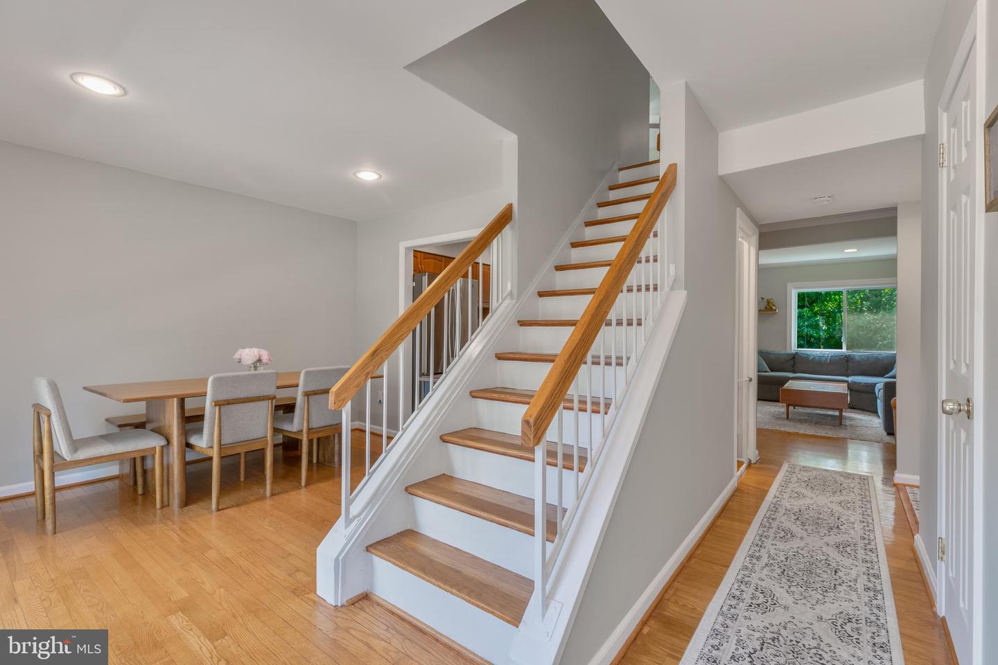 3048 SUGAR LN, VIENNA, Virginia 22181, 4 Bedrooms Bedrooms, ,3 BathroomsBathrooms,Residential,For sale,3048 SUGAR LN,VAFX2254532 MLS # VAFX2254532