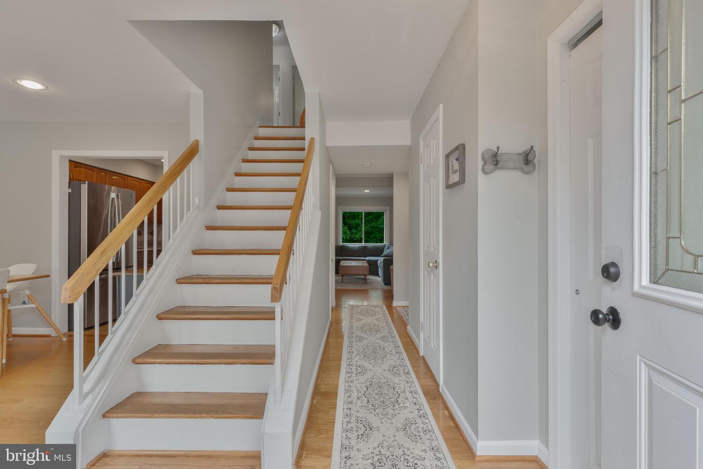 3048 SUGAR LN, VIENNA, Virginia 22181, 4 Bedrooms Bedrooms, ,3 BathroomsBathrooms,Residential,For sale,3048 SUGAR LN,VAFX2254532 MLS # VAFX2254532