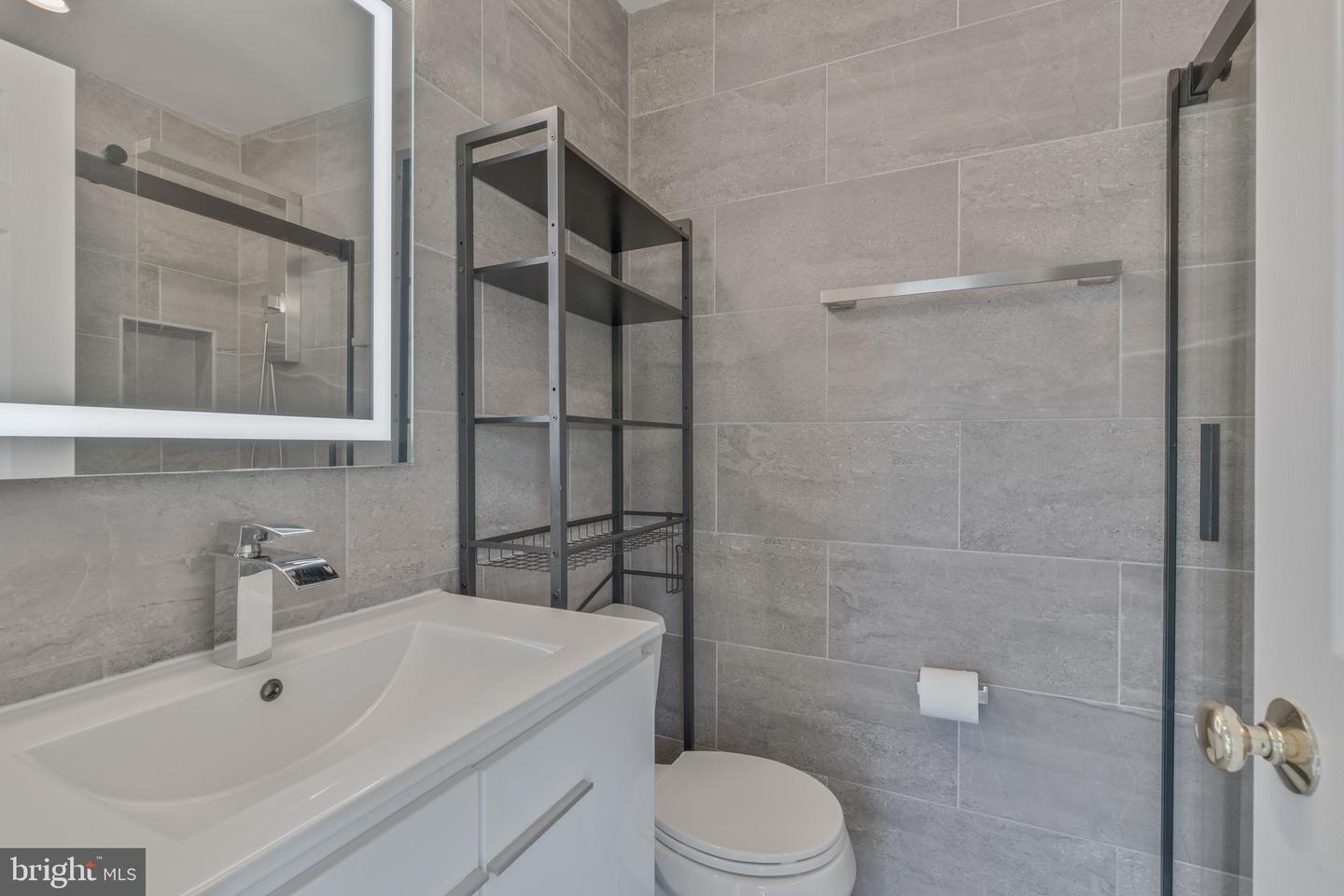 3048 SUGAR LN, VIENNA, Virginia 22181, 4 Bedrooms Bedrooms, ,3 BathroomsBathrooms,Residential,For sale,3048 SUGAR LN,VAFX2254532 MLS # VAFX2254532