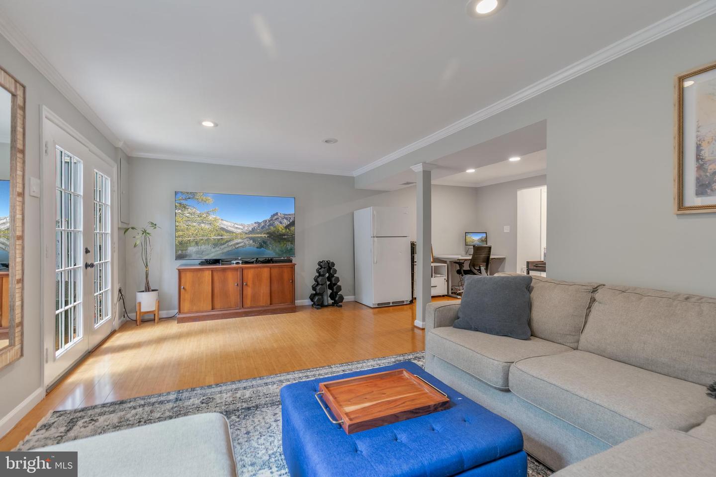 3048 SUGAR LN, VIENNA, Virginia 22181, 4 Bedrooms Bedrooms, ,3 BathroomsBathrooms,Residential,For sale,3048 SUGAR LN,VAFX2254532 MLS # VAFX2254532