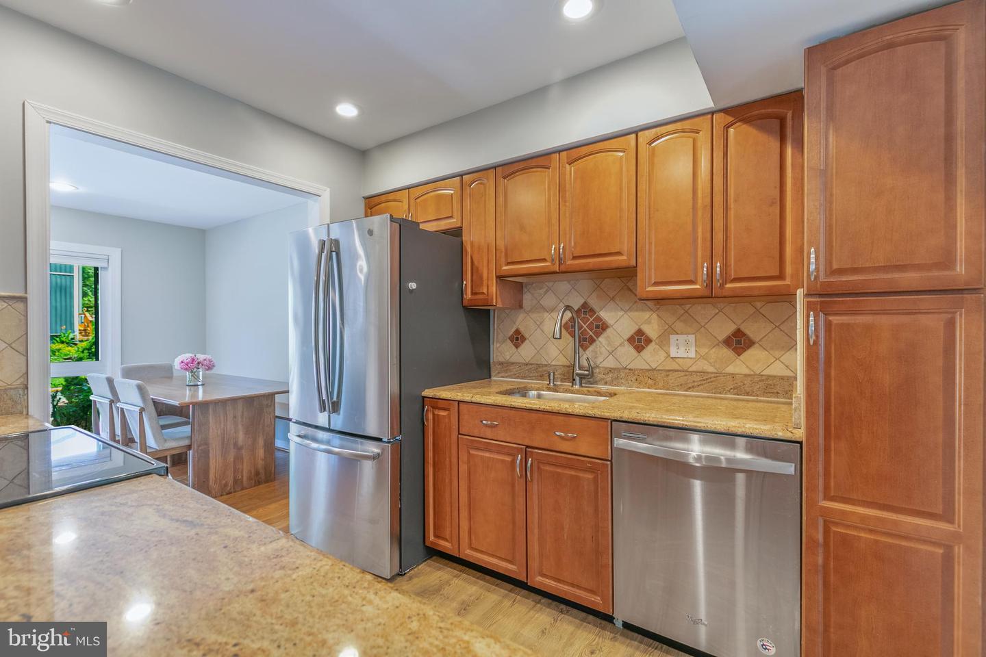 3048 SUGAR LN, VIENNA, Virginia 22181, 4 Bedrooms Bedrooms, ,3 BathroomsBathrooms,Residential,For sale,3048 SUGAR LN,VAFX2254532 MLS # VAFX2254532