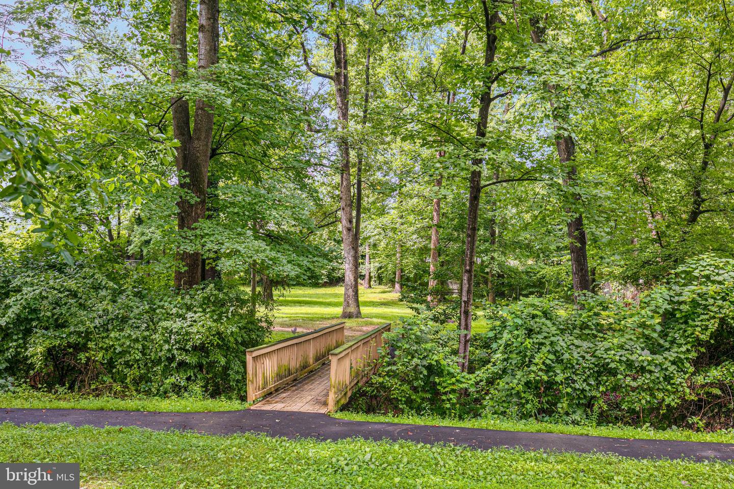 3048 SUGAR LN, VIENNA, Virginia 22181, 4 Bedrooms Bedrooms, ,3 BathroomsBathrooms,Residential,For sale,3048 SUGAR LN,VAFX2254532 MLS # VAFX2254532