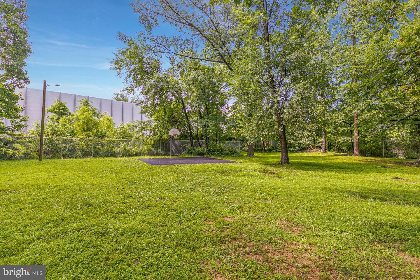 3048 SUGAR LN, VIENNA, Virginia 22181, 4 Bedrooms Bedrooms, ,3 BathroomsBathrooms,Residential,For sale,3048 SUGAR LN,VAFX2254532 MLS # VAFX2254532