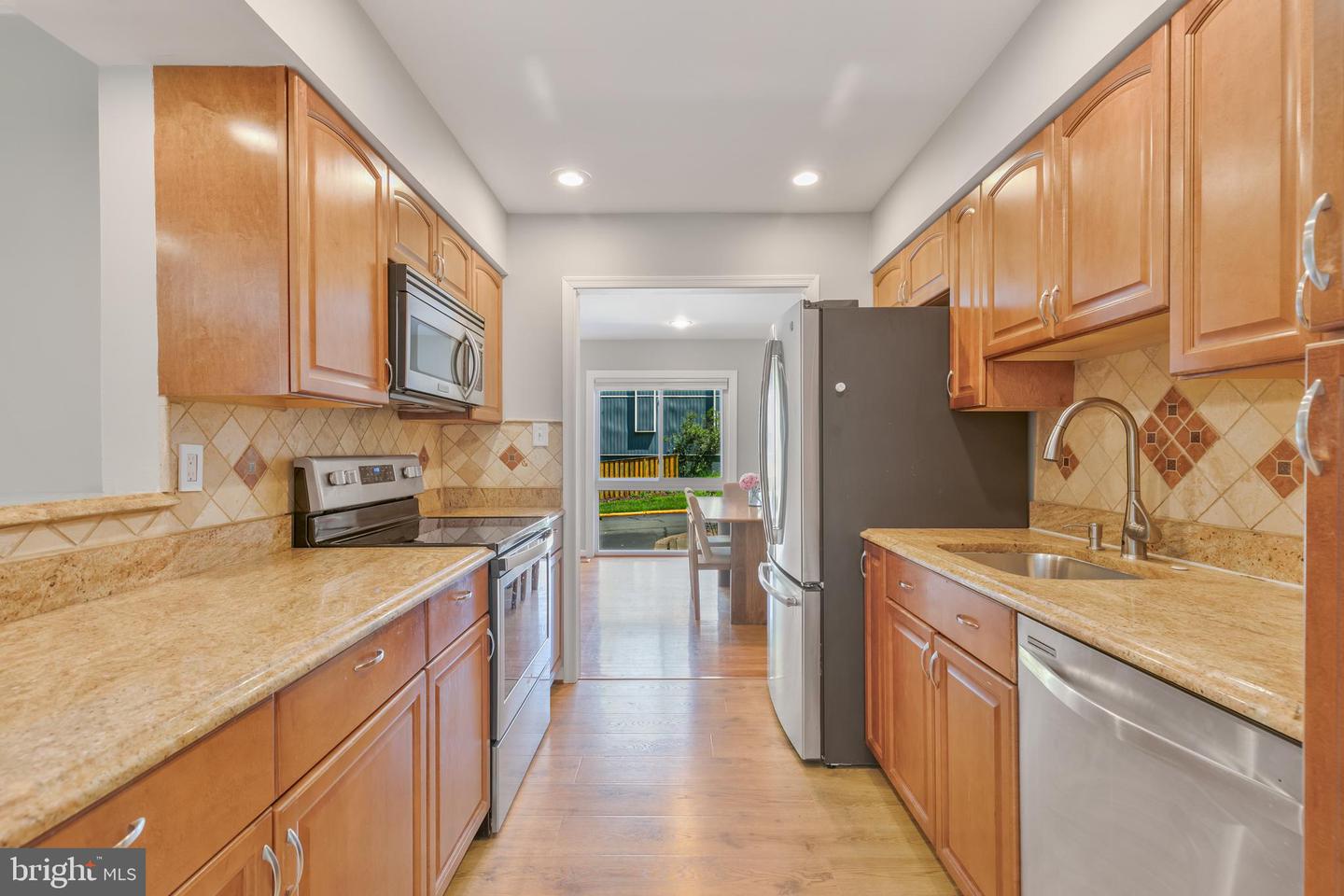 3048 SUGAR LN, VIENNA, Virginia 22181, 4 Bedrooms Bedrooms, ,3 BathroomsBathrooms,Residential,For sale,3048 SUGAR LN,VAFX2254532 MLS # VAFX2254532