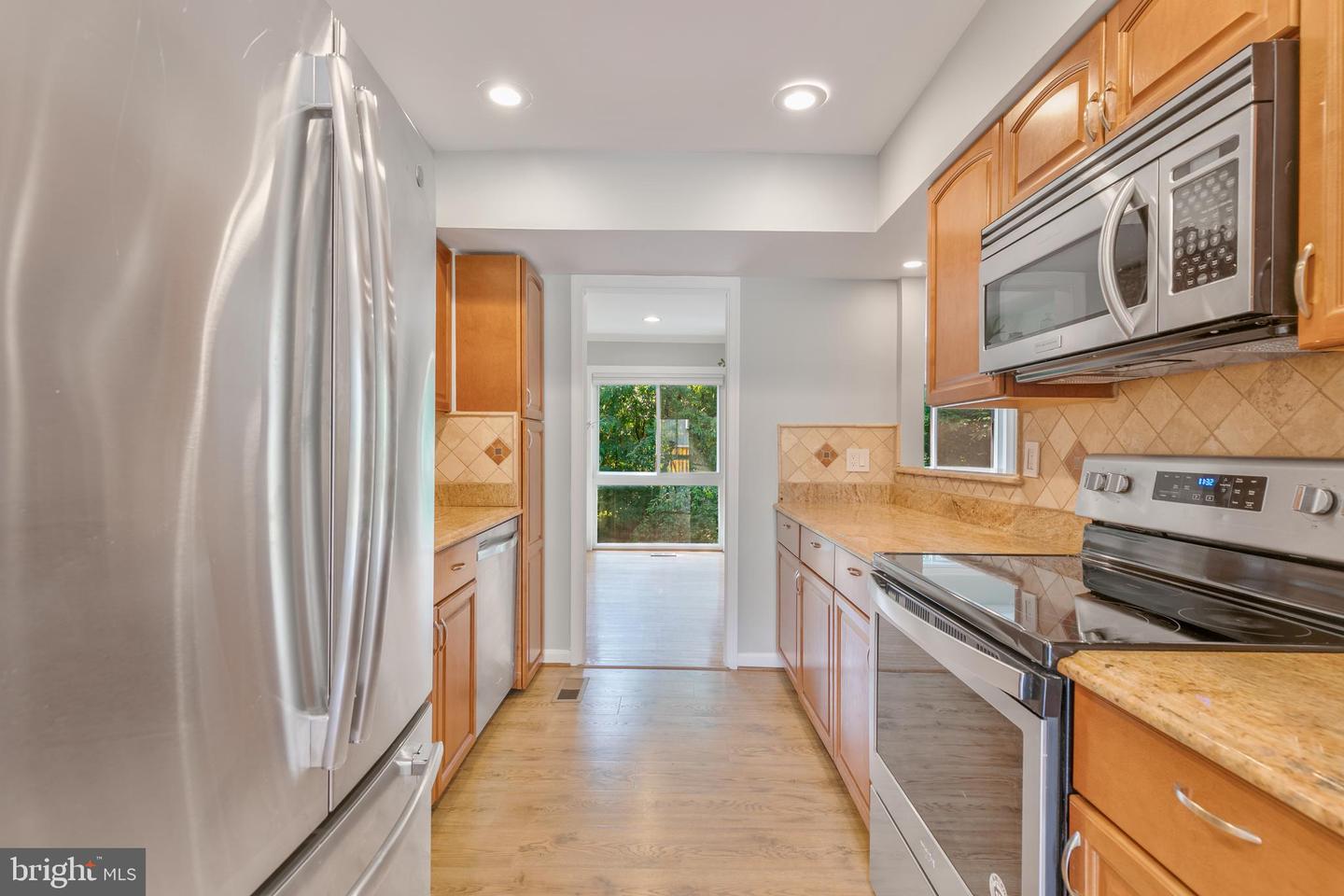 3048 SUGAR LN, VIENNA, Virginia 22181, 4 Bedrooms Bedrooms, ,3 BathroomsBathrooms,Residential,For sale,3048 SUGAR LN,VAFX2254532 MLS # VAFX2254532