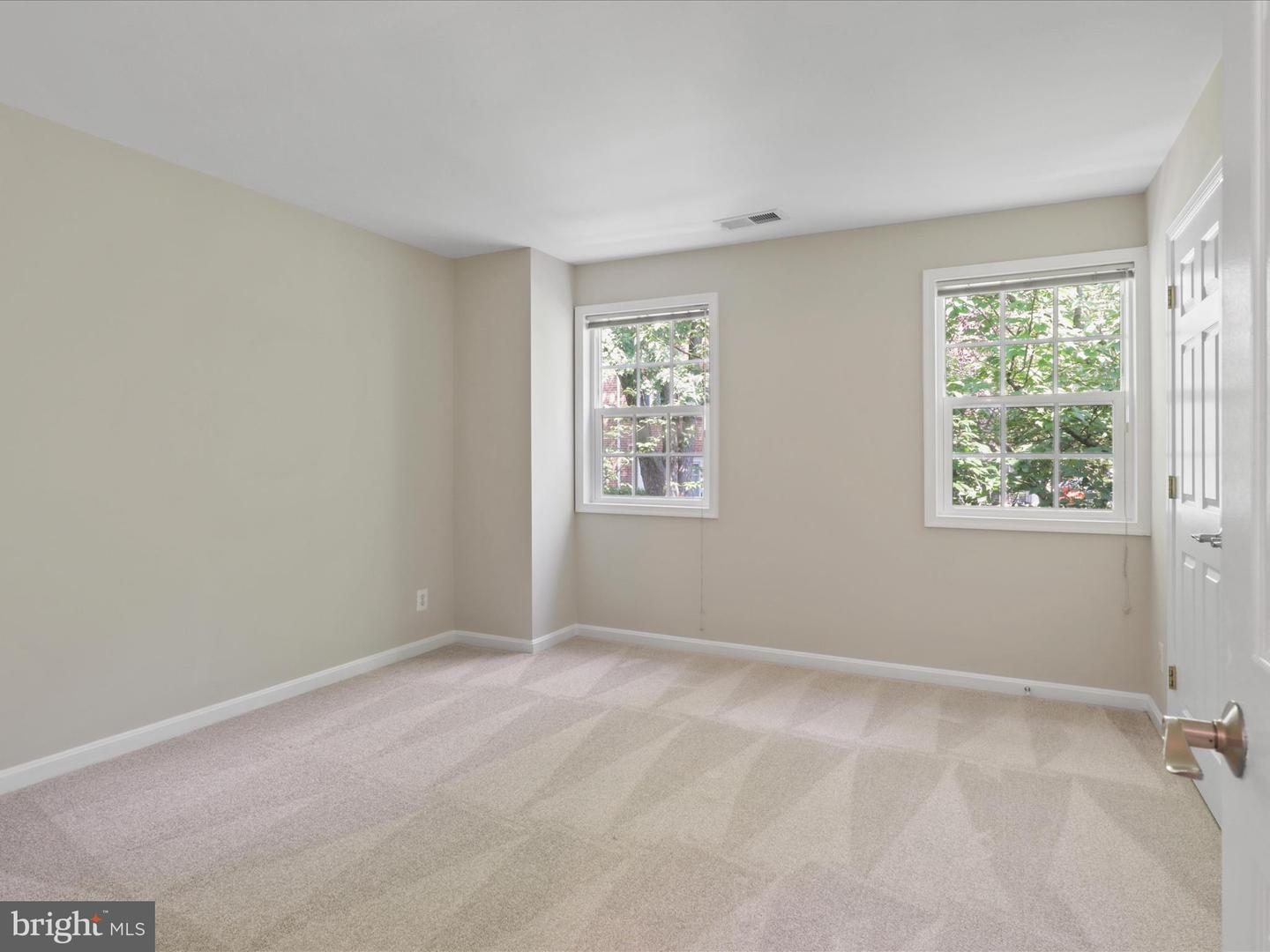 5270 MARIS AVE, ALEXANDRIA, Virginia 22304, 2 Bedrooms Bedrooms, ,1 BathroomBathrooms,Residential,For sale,5270 MARIS AVE,VAAX2047364 MLS # VAAX2047364
