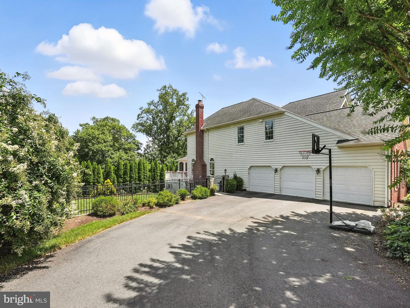 1781 CLOVERMEADOW DR, VIENNA, Virginia 22182, 5 Bedrooms Bedrooms, ,4 BathroomsBathrooms,Residential,For sale,1781 CLOVERMEADOW DR,VAFX2255392 MLS # VAFX2255392