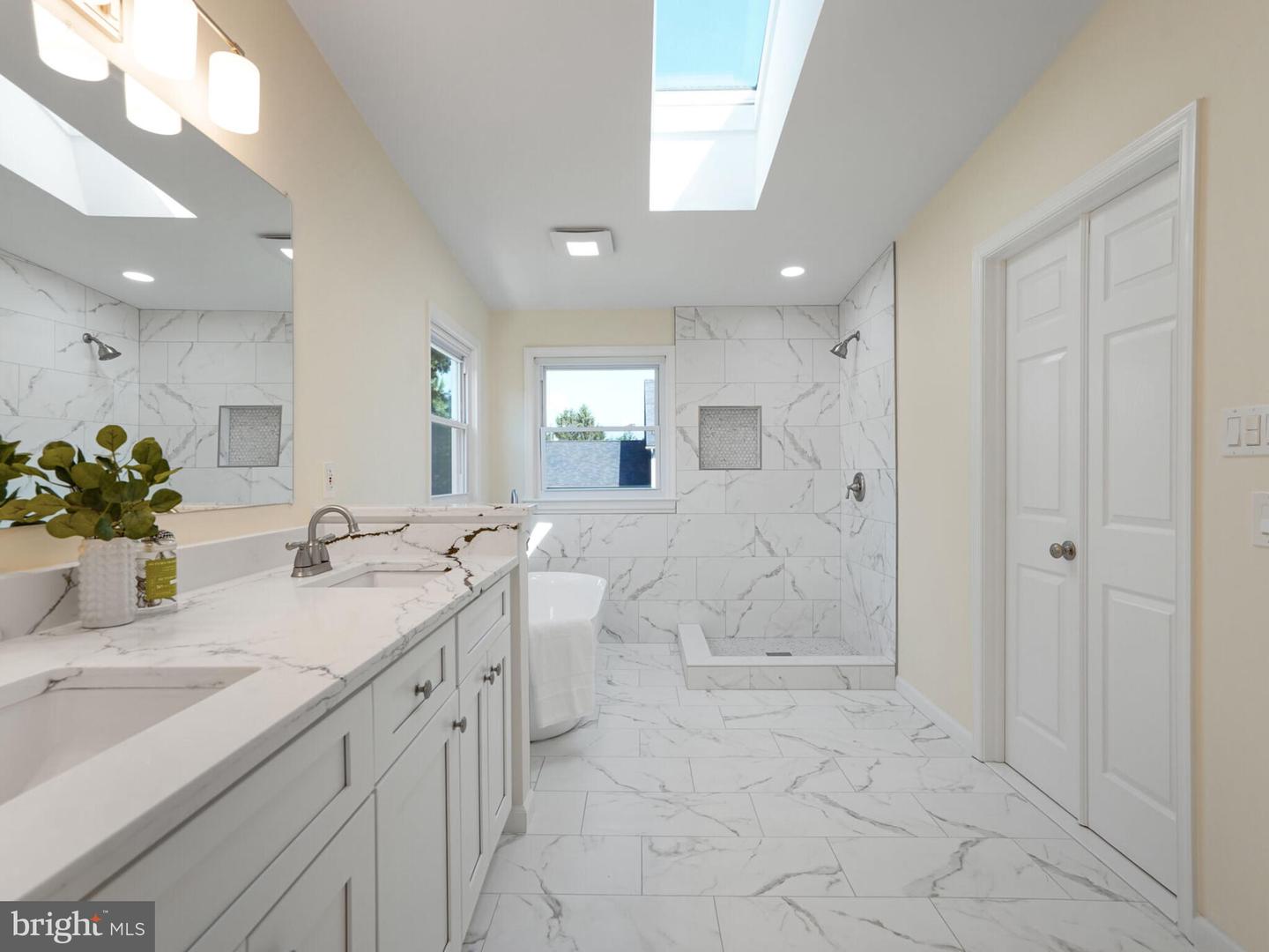 1912 YOUNGBLOOD ST, MCLEAN, Virginia 22101, 5 Bedrooms Bedrooms, ,3 BathroomsBathrooms,Residential,For sale,1912 YOUNGBLOOD ST,VAFX2256000 MLS # VAFX2256000