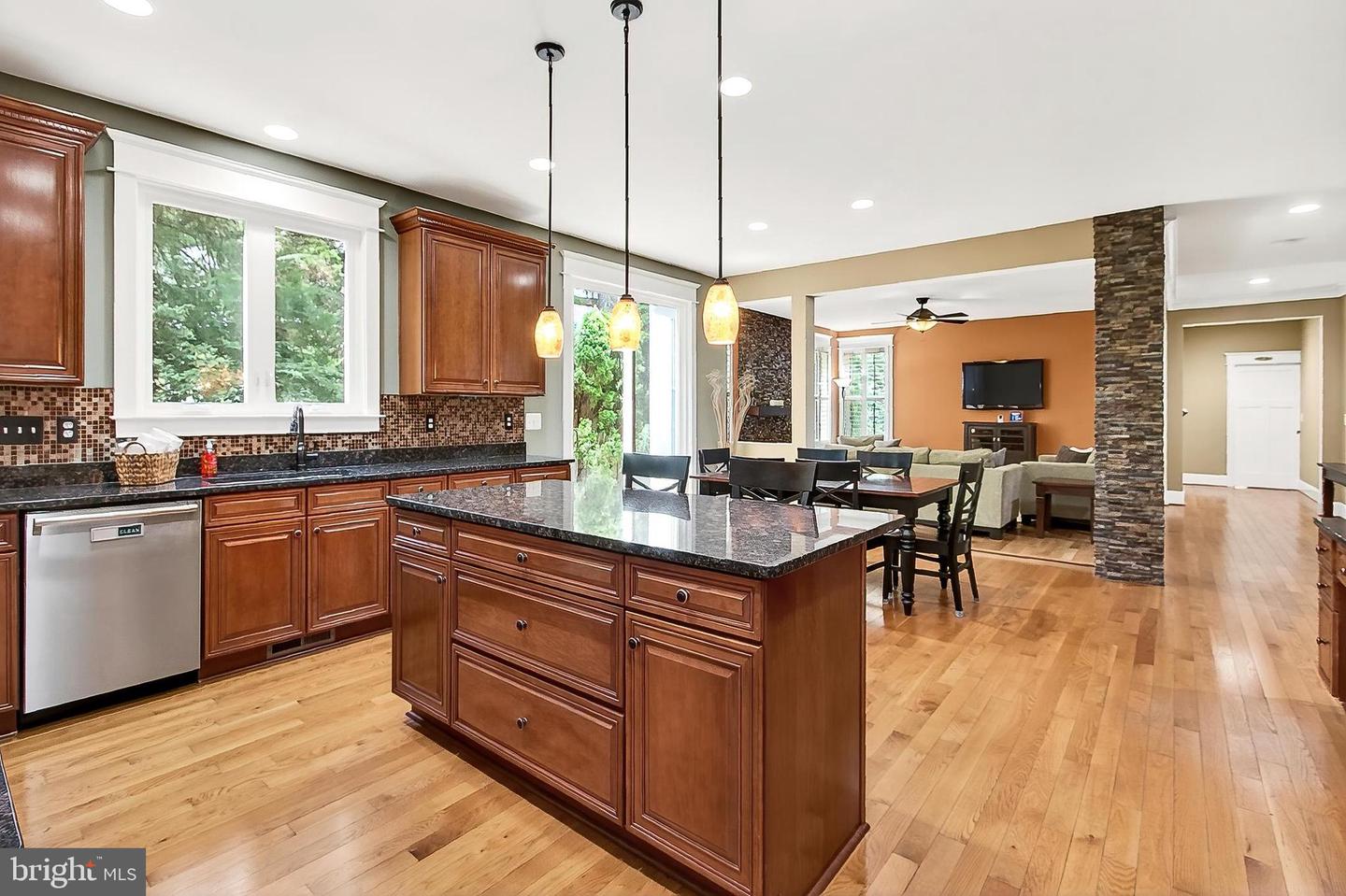 611 OAK HAVEN DR, FALLS CHURCH, Virginia 22046, 5 Bedrooms Bedrooms, ,4 BathroomsBathrooms,Residential,For sale,611 OAK HAVEN DR,VAFA2003144 MLS # VAFA2003144