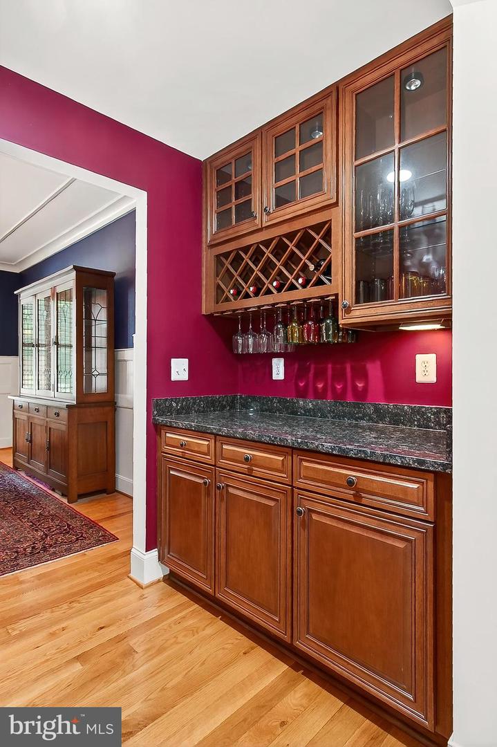 611 OAK HAVEN DR, FALLS CHURCH, Virginia 22046, 5 Bedrooms Bedrooms, ,4 BathroomsBathrooms,Residential,For sale,611 OAK HAVEN DR,VAFA2003144 MLS # VAFA2003144