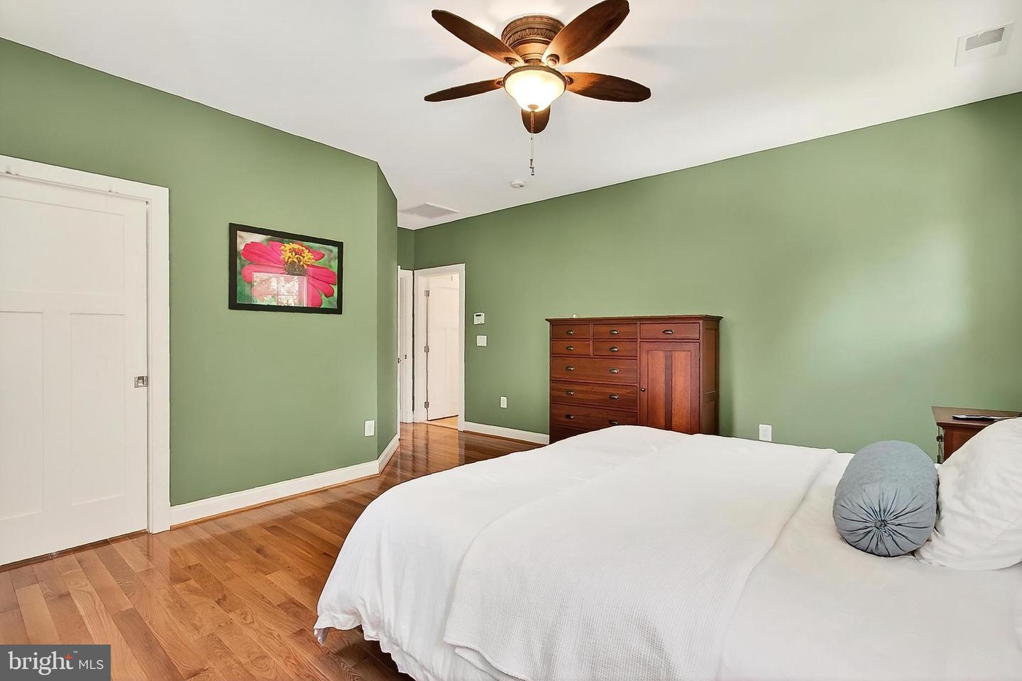 611 OAK HAVEN DR, FALLS CHURCH, Virginia 22046, 5 Bedrooms Bedrooms, ,4 BathroomsBathrooms,Residential,For sale,611 OAK HAVEN DR,VAFA2003144 MLS # VAFA2003144