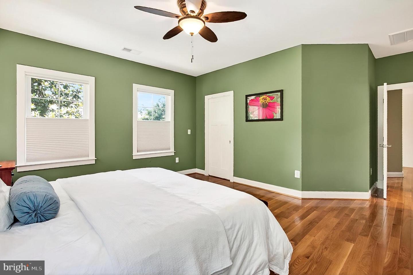 611 OAK HAVEN DR, FALLS CHURCH, Virginia 22046, 5 Bedrooms Bedrooms, ,4 BathroomsBathrooms,Residential,For sale,611 OAK HAVEN DR,VAFA2003144 MLS # VAFA2003144