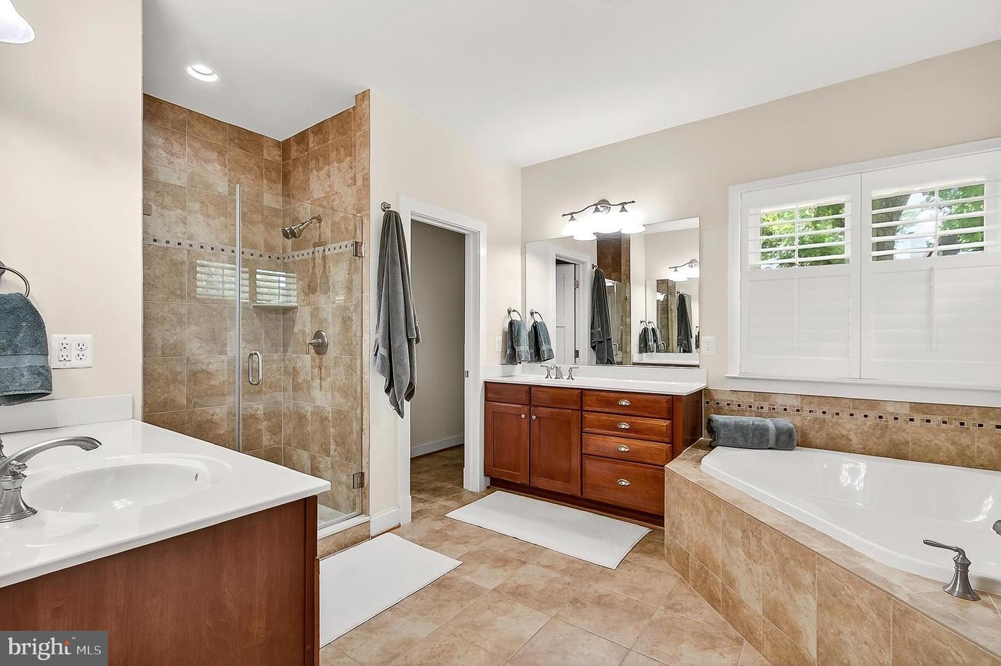 611 OAK HAVEN DR, FALLS CHURCH, Virginia 22046, 5 Bedrooms Bedrooms, ,4 BathroomsBathrooms,Residential,For sale,611 OAK HAVEN DR,VAFA2003144 MLS # VAFA2003144