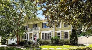611 OAK HAVEN DR, FALLS CHURCH, Virginia 22046, 5 Bedrooms Bedrooms, ,4 BathroomsBathrooms,Residential,For sale,611 OAK HAVEN DR,VAFA2003144 MLS # VAFA2003144