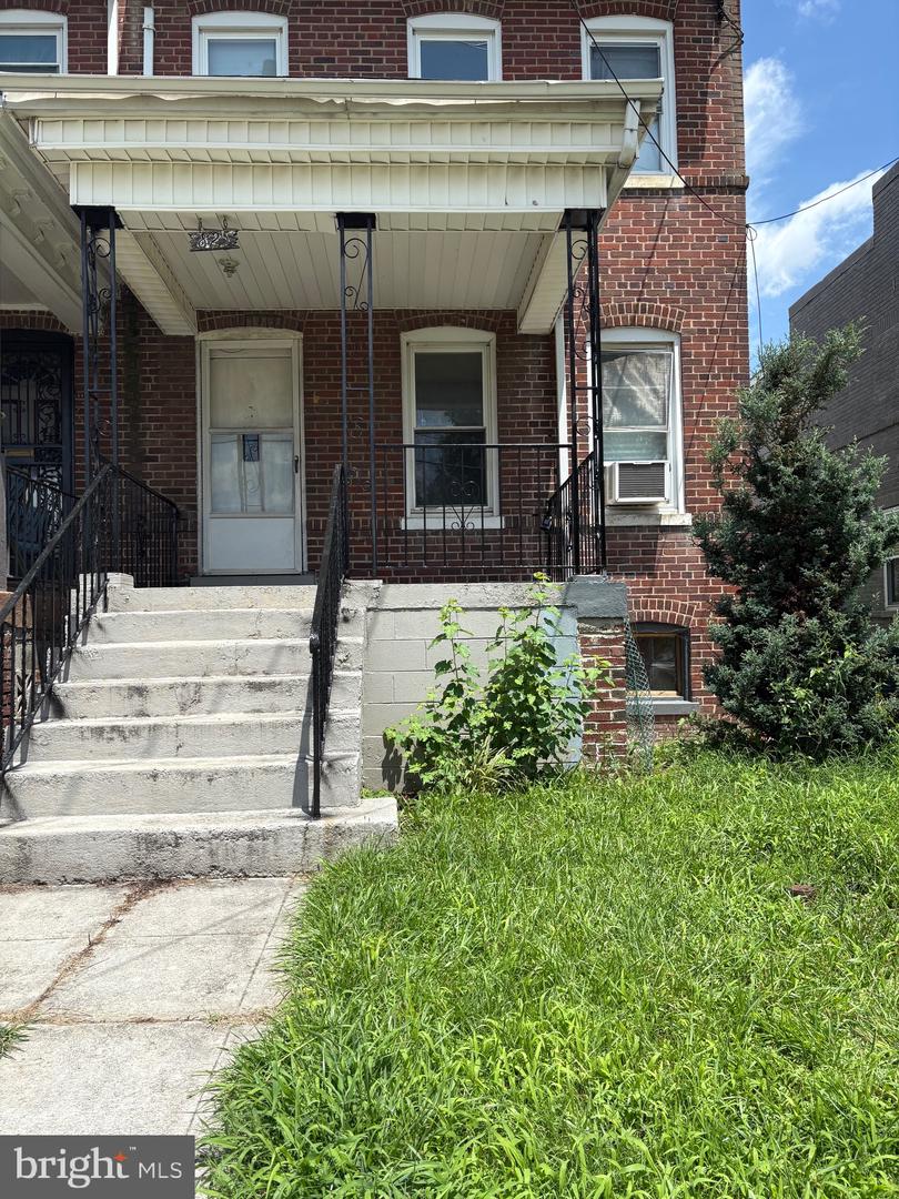 825 QUACKENBOS ST NW, WASHINGTON, District Of Columbia 20011, 4 Bedrooms Bedrooms, 3 Rooms Rooms,2 BathroomsBathrooms,Residential,For sale,825 QUACKENBOS ST NW,DCDC2211508 MLS # DCDC2211508