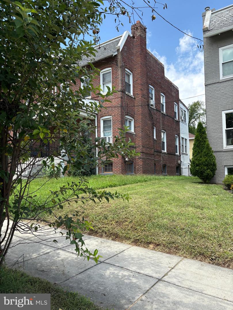825 QUACKENBOS ST NW, WASHINGTON, District Of Columbia 20011, 4 Bedrooms Bedrooms, 3 Rooms Rooms,2 BathroomsBathrooms,Residential,For sale,825 QUACKENBOS ST NW,DCDC2211508 MLS # DCDC2211508