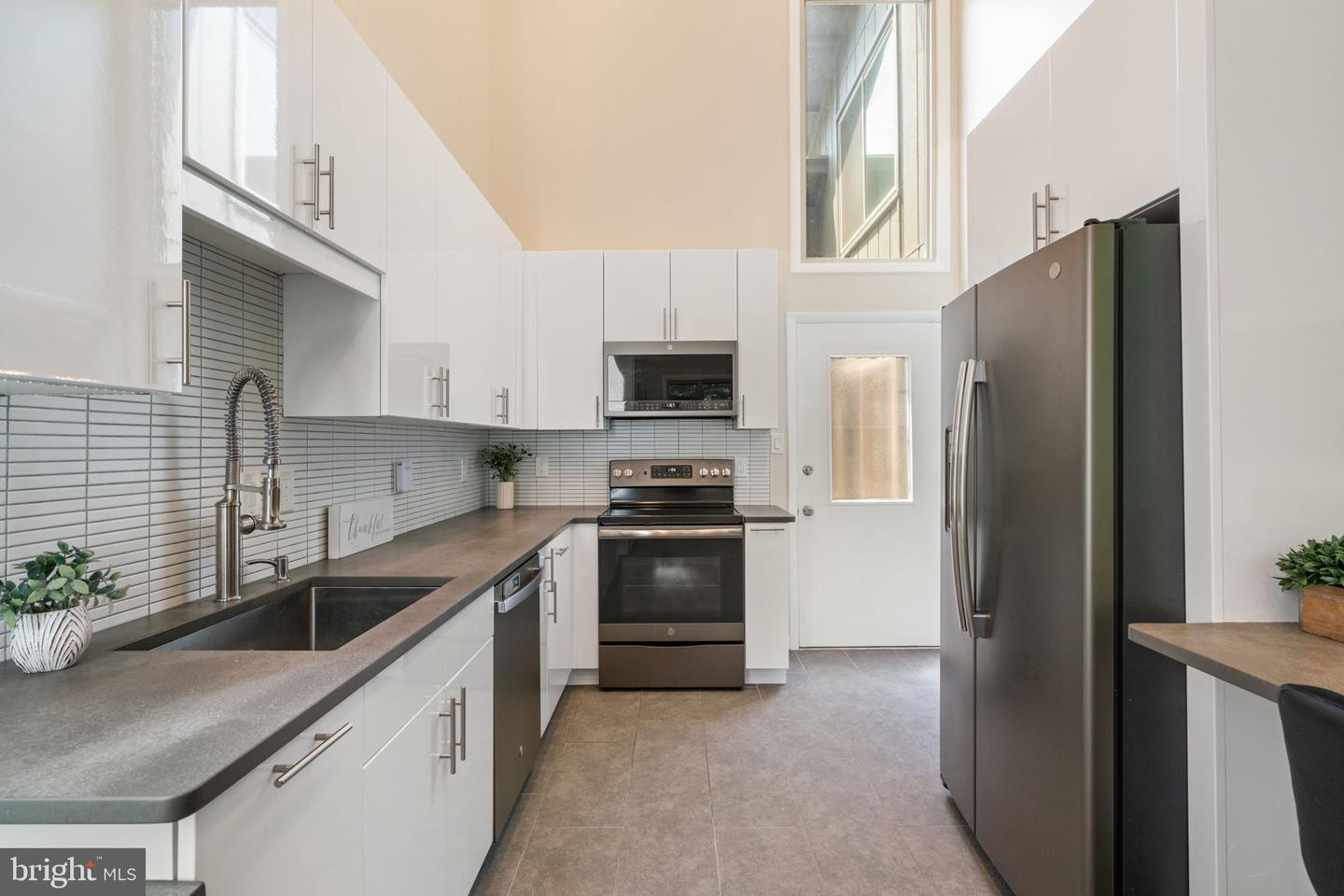 12302 MULBERRY CT, WOODBRIDGE, Virginia 22192, 4 Bedrooms Bedrooms, ,3 BathroomsBathrooms,Residential,For sale,12302 MULBERRY CT,VAPW2099990 MLS # VAPW2099990