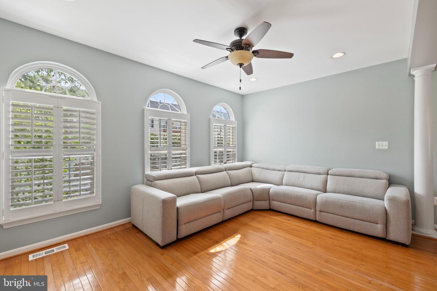 24687 KINGS CANYON SQ, ALDIE, Virginia 20105, 3 Bedrooms Bedrooms, ,2 BathroomsBathrooms,Residential,For sale,24687 KINGS CANYON SQ,VALO2103162 MLS # VALO2103162