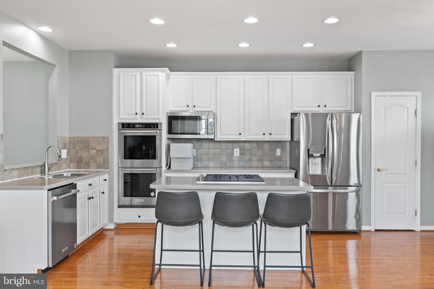 24687 KINGS CANYON SQ, ALDIE, Virginia 20105, 3 Bedrooms Bedrooms, ,2 BathroomsBathrooms,Residential,For sale,24687 KINGS CANYON SQ,VALO2103162 MLS # VALO2103162