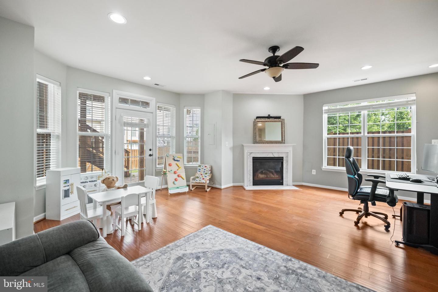 24687 KINGS CANYON SQ, ALDIE, Virginia 20105, 3 Bedrooms Bedrooms, ,2 BathroomsBathrooms,Residential,For sale,24687 KINGS CANYON SQ,VALO2103162 MLS # VALO2103162