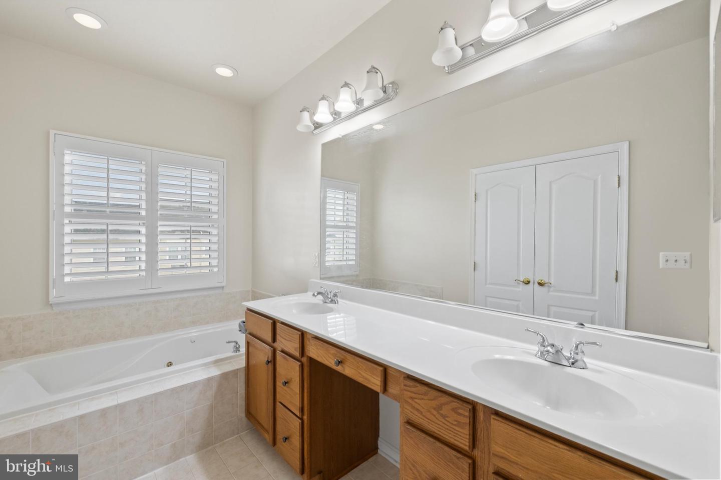 24687 KINGS CANYON SQ, ALDIE, Virginia 20105, 3 Bedrooms Bedrooms, ,2 BathroomsBathrooms,Residential,For sale,24687 KINGS CANYON SQ,VALO2103162 MLS # VALO2103162