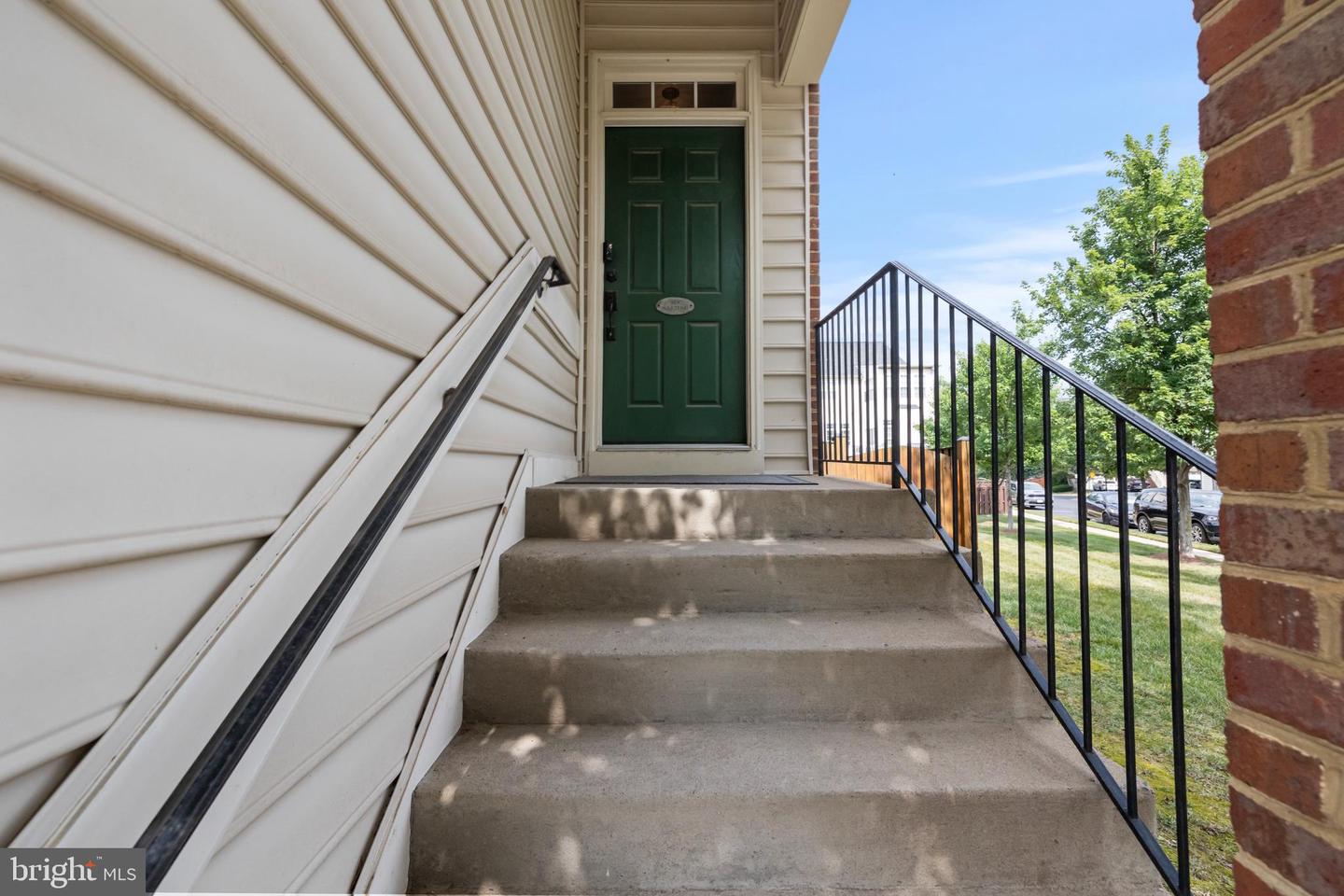 24687 KINGS CANYON SQ, ALDIE, Virginia 20105, 3 Bedrooms Bedrooms, ,2 BathroomsBathrooms,Residential,For sale,24687 KINGS CANYON SQ,VALO2103162 MLS # VALO2103162
