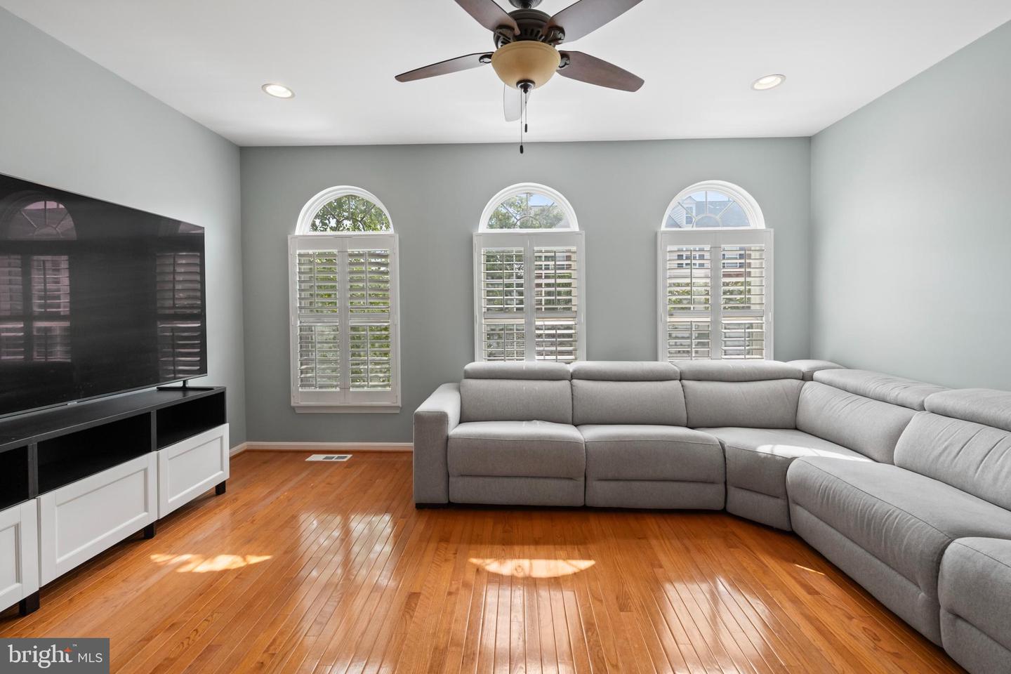 24687 KINGS CANYON SQ, ALDIE, Virginia 20105, 3 Bedrooms Bedrooms, ,2 BathroomsBathrooms,Residential,For sale,24687 KINGS CANYON SQ,VALO2103162 MLS # VALO2103162
