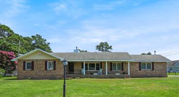 5324 DEEP HOLE RD, CHINCOTEAGUE ISLAND, Virginia 23336, 3 Bedrooms Bedrooms, ,1 BathroomBathrooms,Residential,For sale,5324 DEEP HOLE RD,VAAC2002108 MLS # VAAC2002108