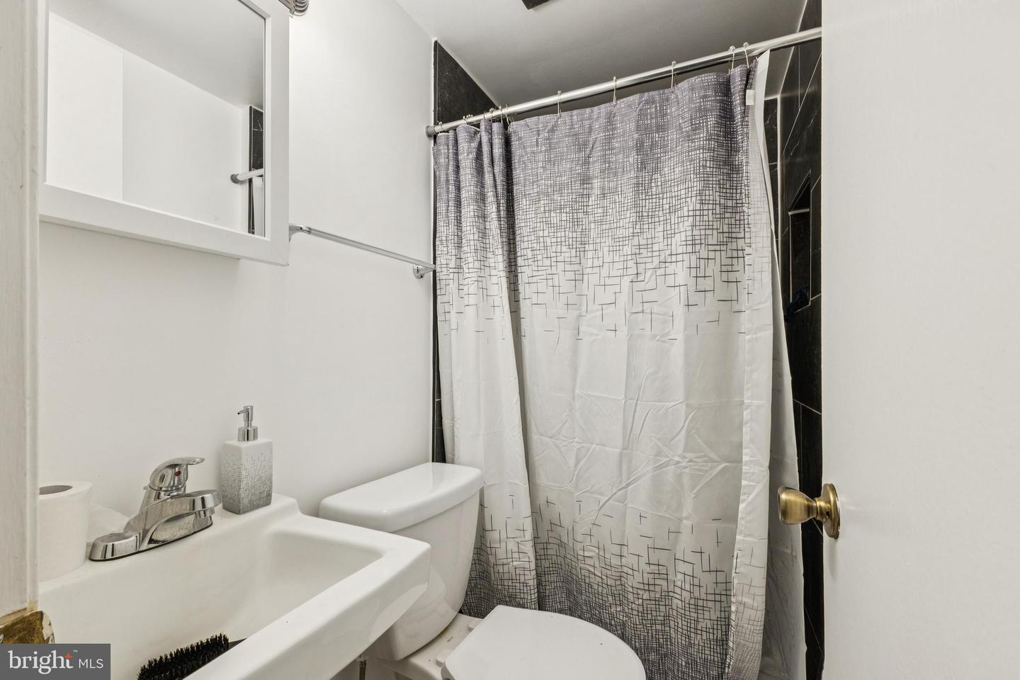 1422 FLAGSHIP DR, WOODBRIDGE, Virginia 22192, 4 Bedrooms Bedrooms, ,3 BathroomsBathrooms,Residential,For sale,1422 FLAGSHIP DR,VAPW2100122 MLS # VAPW2100122