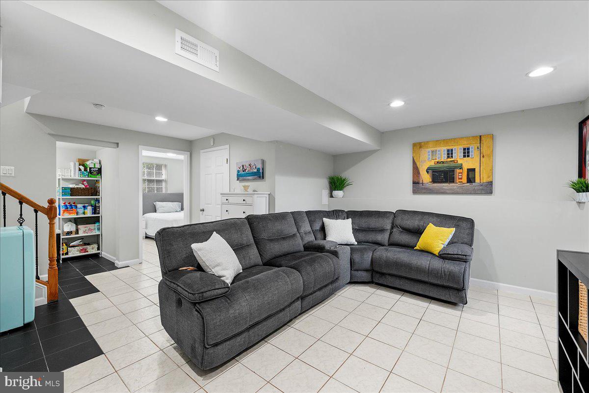 6201 BELLA DR, CENTREVILLE, Virginia 20121, 4 Bedrooms Bedrooms, ,3 BathroomsBathrooms,Residential,For sale,6201 BELLA DR,VAFX2257966 MLS # VAFX2257966