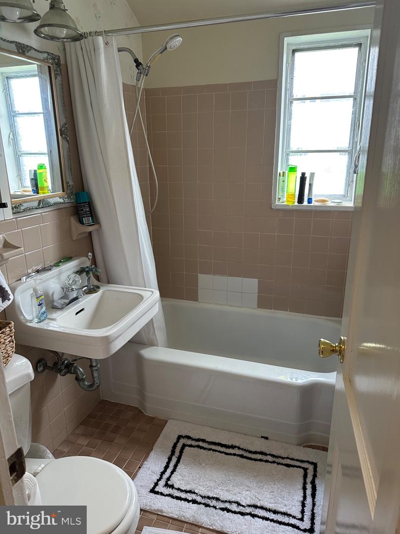 7239 DEBORAH DR, FALLS CHURCH, Virginia 22046, 3 Bedrooms Bedrooms, ,1 BathroomBathrooms,Residential,For sale,7239 DEBORAH DR,VAFX2258428 MLS # VAFX2258428