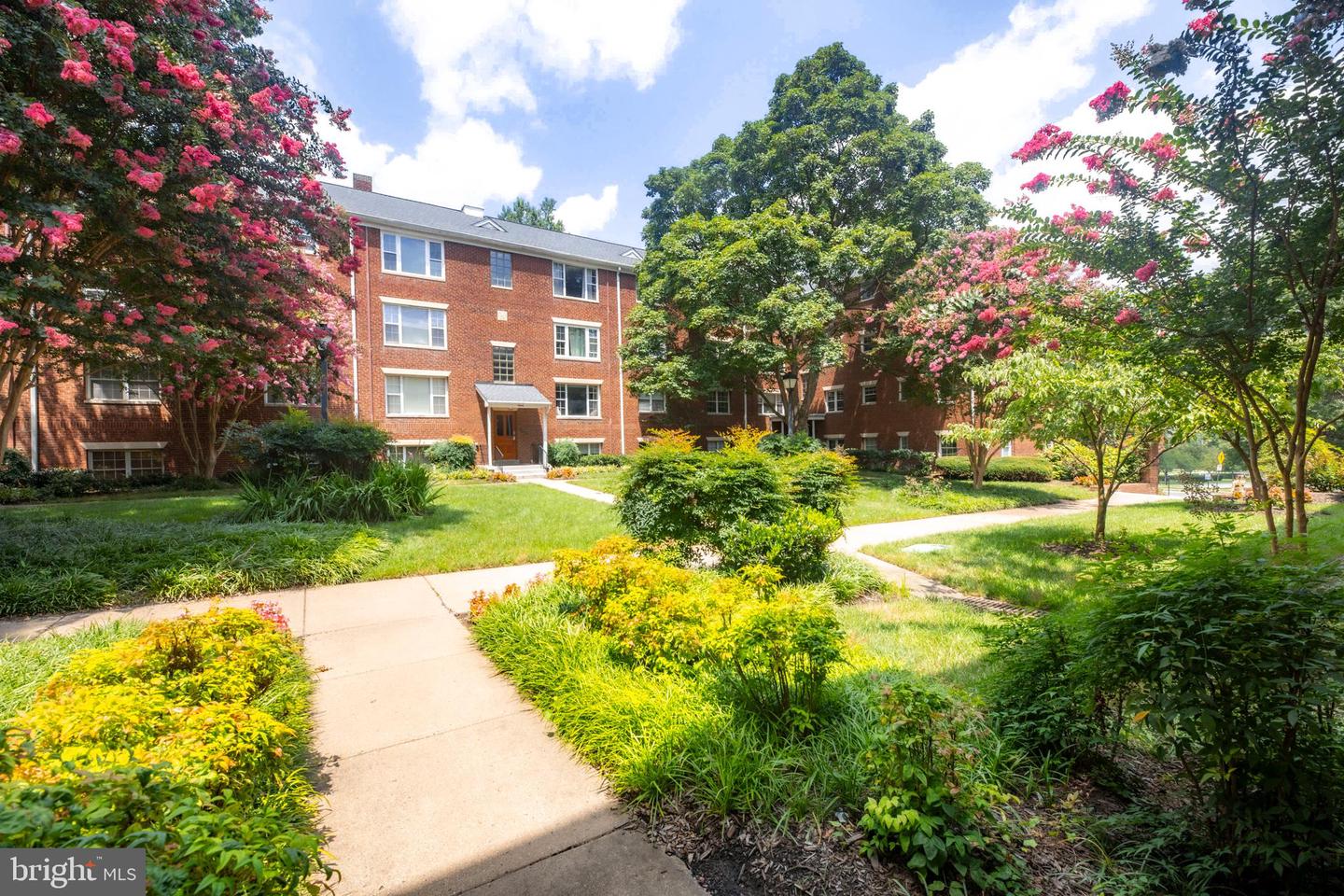 1224 N MEADE ST #ES102, ARLINGTON, Virginia 22209, 2 Bedrooms Bedrooms, ,1 BathroomBathrooms,Residential,For sale,1224 N MEADE ST #ES102,VAAR2061546 MLS # VAAR2061546