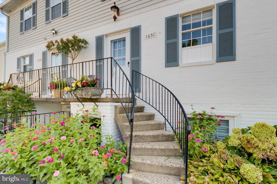 165-C FAIRFIELD DR, WARRENTON, Virginia 20186, 3 Bedrooms Bedrooms, 10 Rooms Rooms,2 BathroomsBathrooms,Residential,For sale,165-C FAIRFIELD DR,VAFQ2017678 MLS # VAFQ2017678