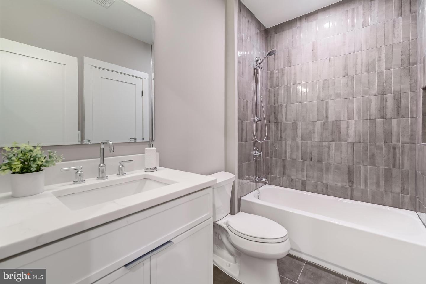 506 KINGSLEY RD, VIENNA, Virginia 22180, 6 Bedrooms Bedrooms, ,6 BathroomsBathrooms,Residential,For sale,506 KINGSLEY RD,VAFX2258570 MLS # VAFX2258570