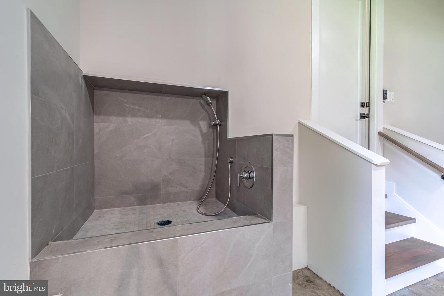 506 KINGSLEY RD, VIENNA, Virginia 22180, 6 Bedrooms Bedrooms, ,6 BathroomsBathrooms,Residential,For sale,506 KINGSLEY RD,VAFX2258570 MLS # VAFX2258570