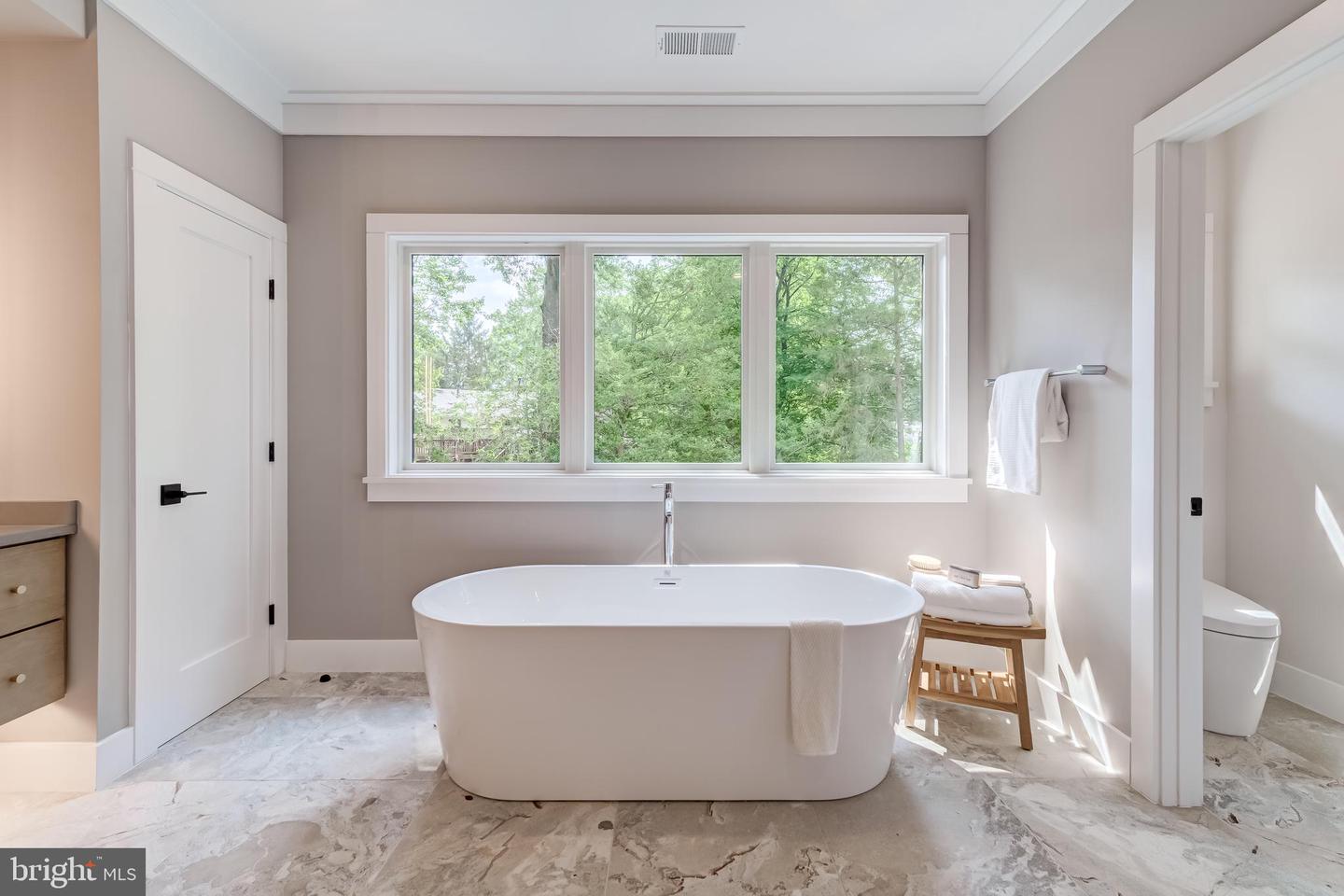 506 KINGSLEY RD, VIENNA, Virginia 22180, 6 Bedrooms Bedrooms, ,6 BathroomsBathrooms,Residential,For sale,506 KINGSLEY RD,VAFX2258570 MLS # VAFX2258570