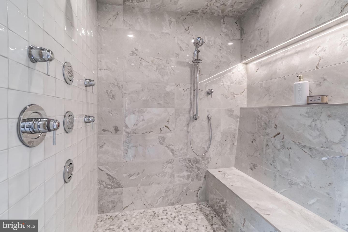 506 KINGSLEY RD, VIENNA, Virginia 22180, 6 Bedrooms Bedrooms, ,6 BathroomsBathrooms,Residential,For sale,506 KINGSLEY RD,VAFX2258570 MLS # VAFX2258570