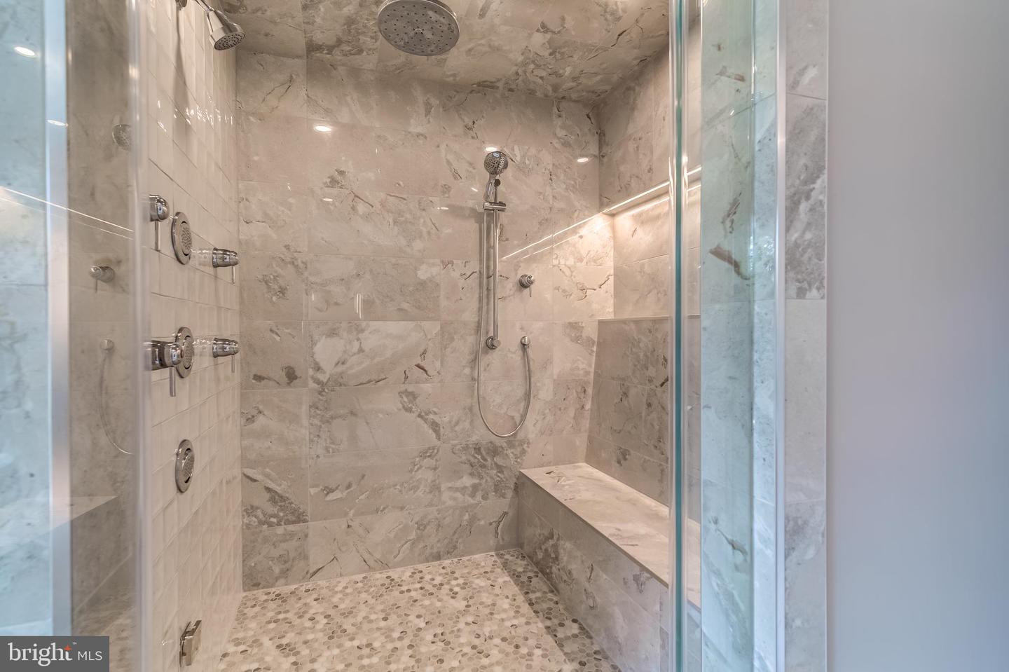 506 KINGSLEY RD, VIENNA, Virginia 22180, 6 Bedrooms Bedrooms, ,6 BathroomsBathrooms,Residential,For sale,506 KINGSLEY RD,VAFX2258570 MLS # VAFX2258570