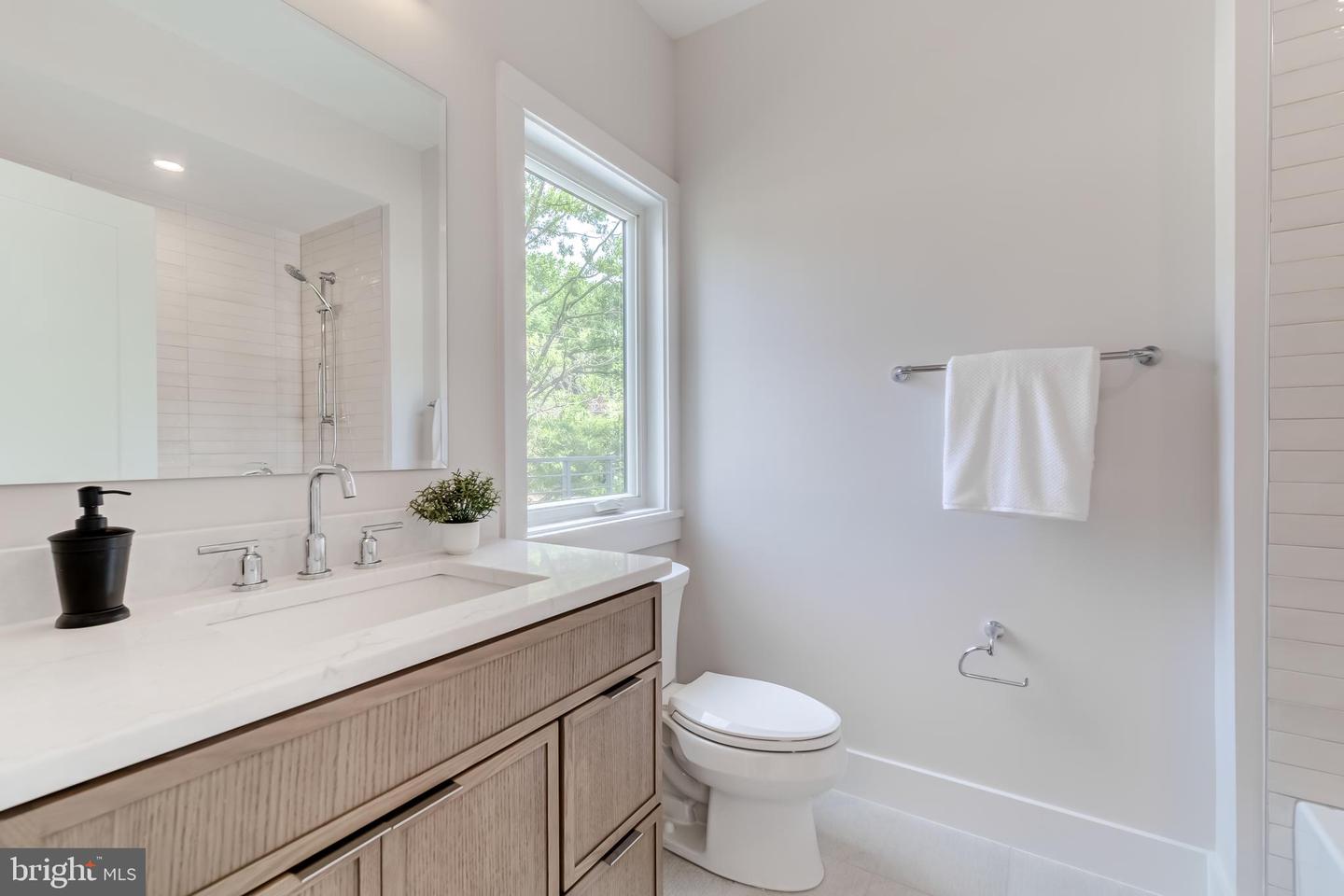 506 KINGSLEY RD, VIENNA, Virginia 22180, 6 Bedrooms Bedrooms, ,6 BathroomsBathrooms,Residential,For sale,506 KINGSLEY RD,VAFX2258570 MLS # VAFX2258570