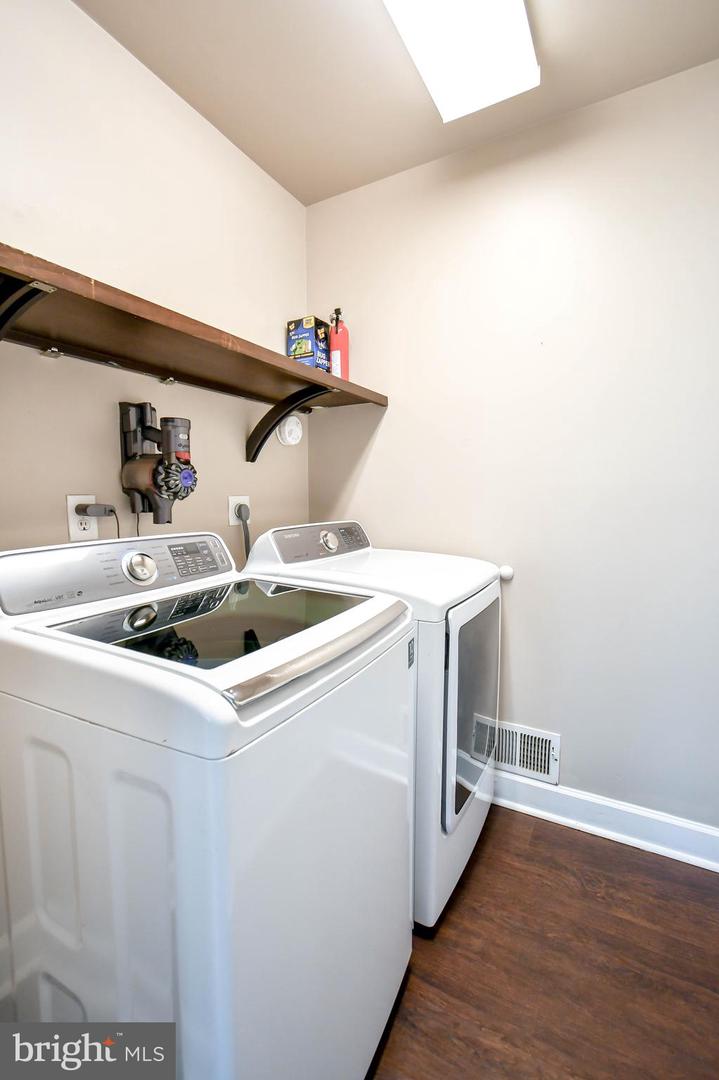 8003 COMERFORD DR, FAIRFAX STATION, Virginia 22039, 4 Bedrooms Bedrooms, ,3 BathroomsBathrooms,Residential,For sale,8003 COMERFORD DR,VAFX2258610 MLS # VAFX2258610