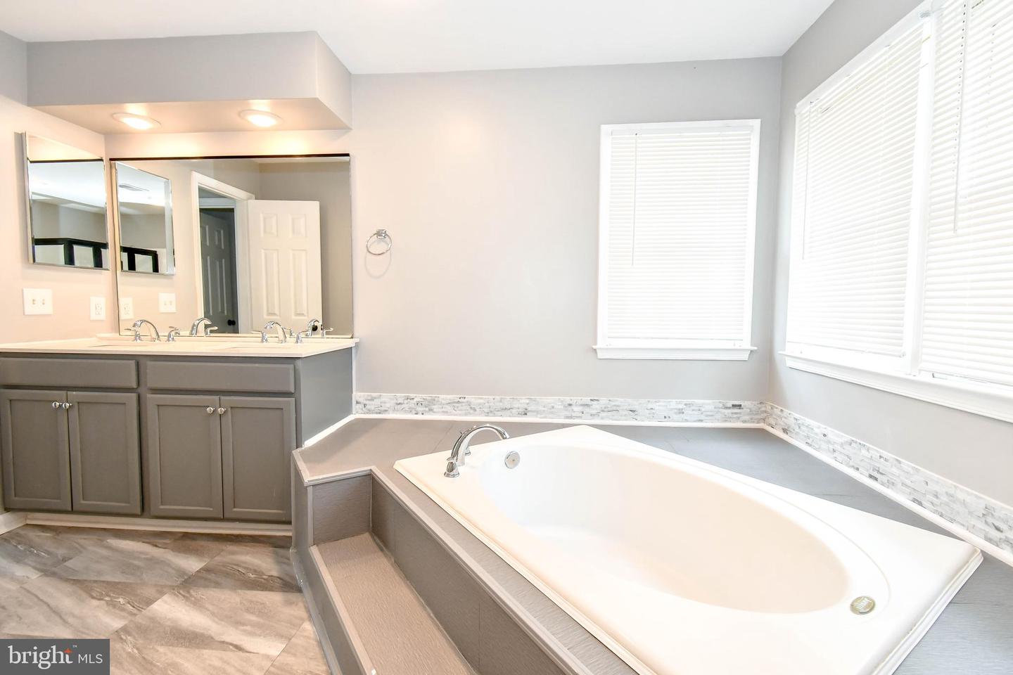 8003 COMERFORD DR, FAIRFAX STATION, Virginia 22039, 4 Bedrooms Bedrooms, ,3 BathroomsBathrooms,Residential,For sale,8003 COMERFORD DR,VAFX2258610 MLS # VAFX2258610