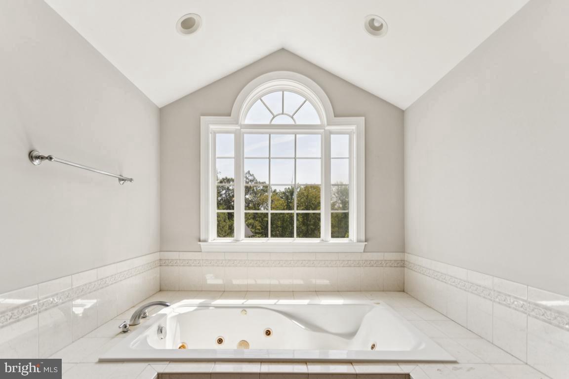 37 SERENE DR, FREDERICKSBURG, Virginia 22406, 5 Bedrooms Bedrooms, 9 Rooms Rooms,4 BathroomsBathrooms,Residential,For sale,37 SERENE DR,VAST2041336 MLS # VAST2041336