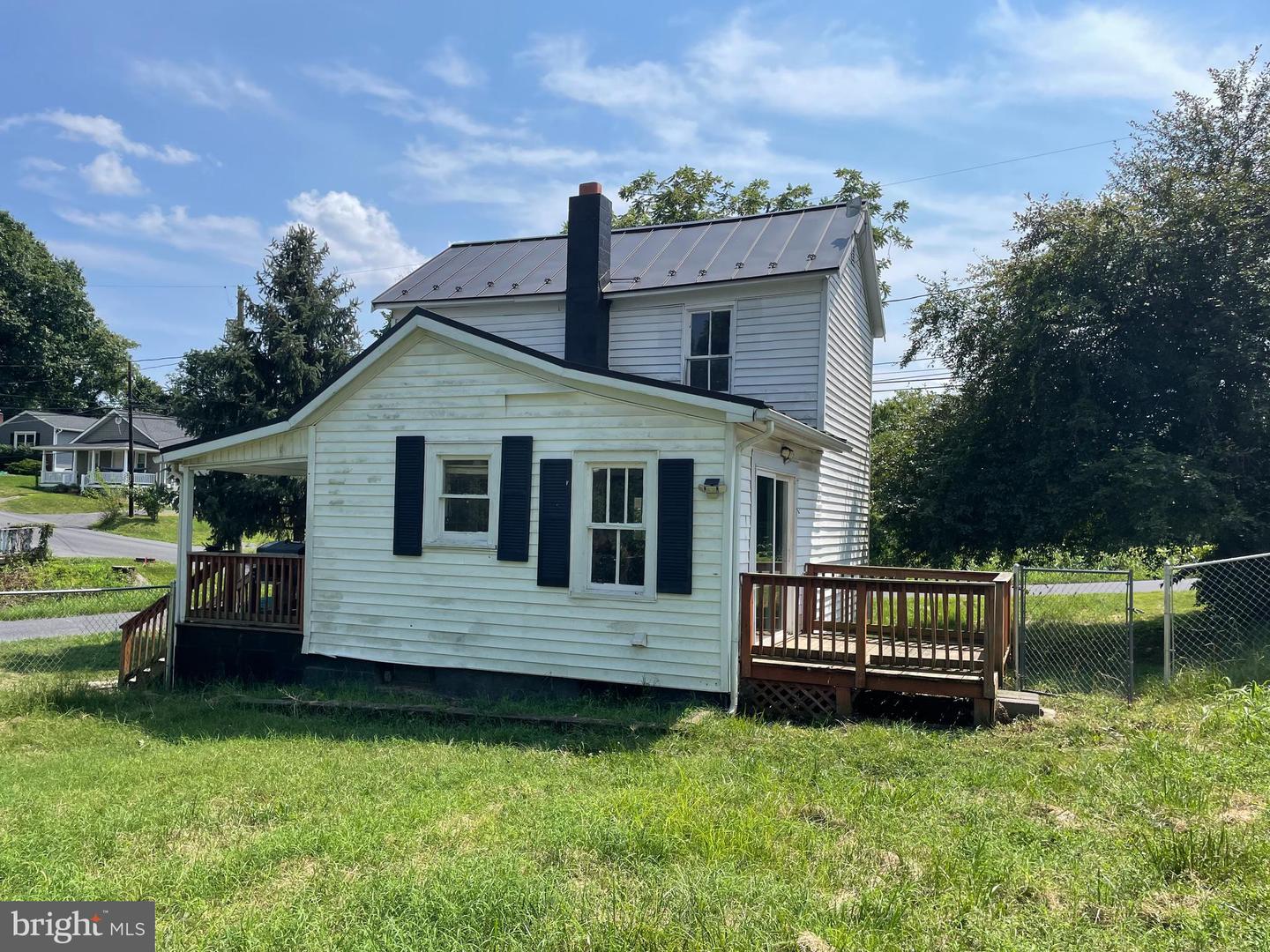 604 W KING ST, STRASBURG, Virginia 22657, 2 Bedrooms Bedrooms, ,1 BathroomBathrooms,Residential,For sale,604 W KING ST,VASH2012132 MLS # VASH2012132