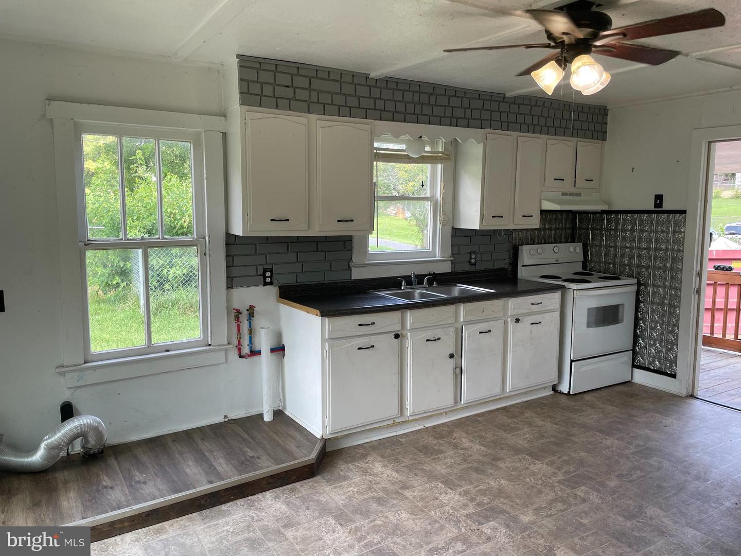 604 W KING ST, STRASBURG, Virginia 22657, 2 Bedrooms Bedrooms, ,1 BathroomBathrooms,Residential,For sale,604 W KING ST,VASH2012132 MLS # VASH2012132